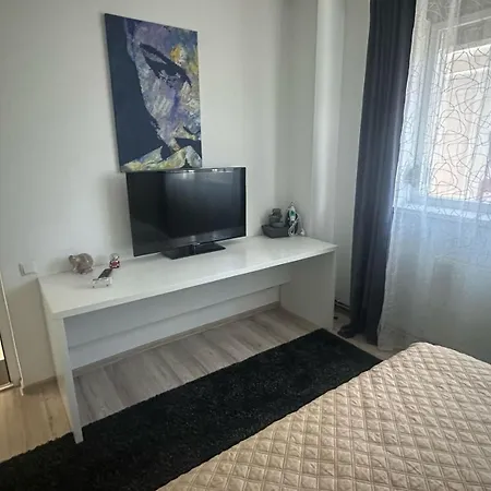 Bob & Pool Apartament *