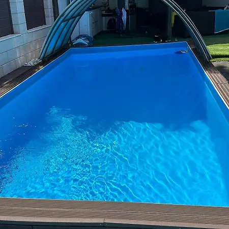 Bob & Pool