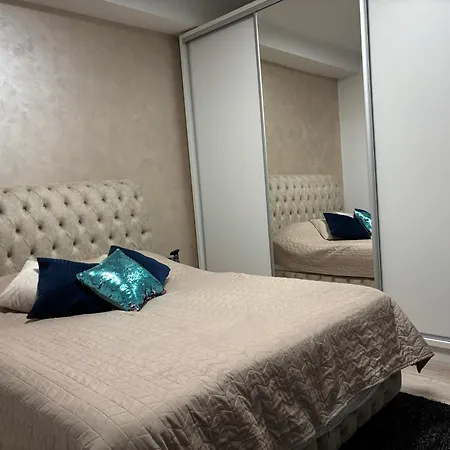Bob & Pool Apartament *