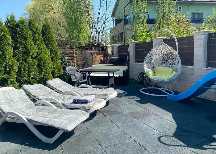 Bob & Pool Apartment